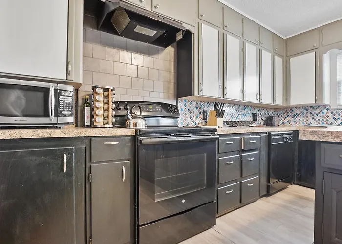 Luxury Oasis- 1 Bedroom Romantic Getaways