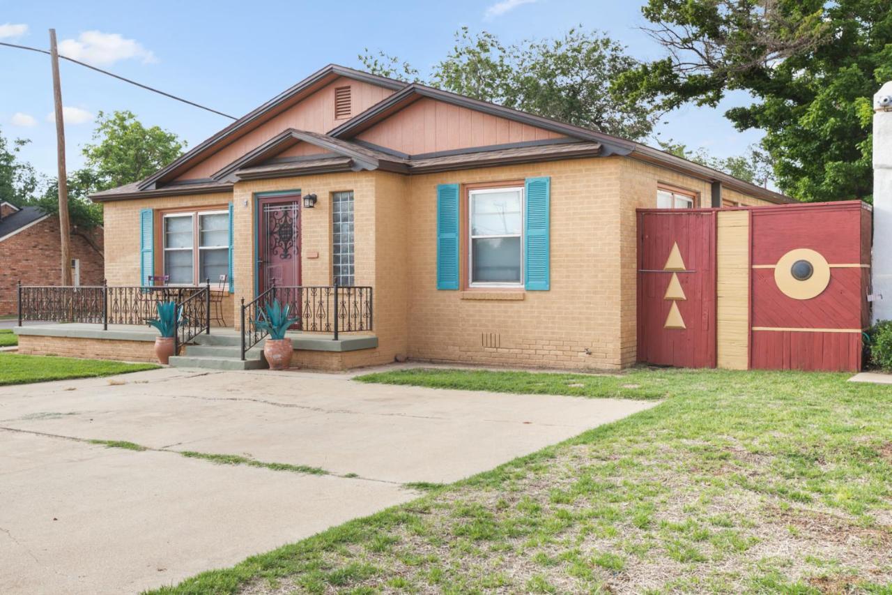 Luxury Oasis- 1 Bedroom Romantic Getaways Lubbock