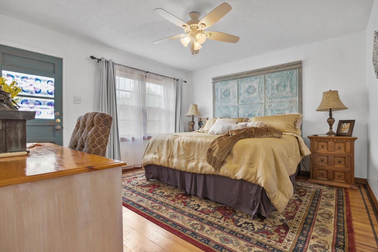 Apartment Luxury Oasis- 1 Bedroom Romantic Getaways