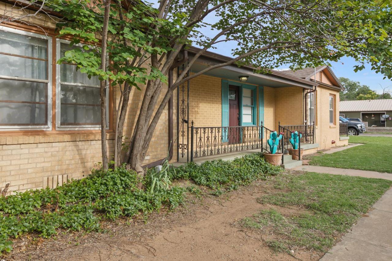 Luxury Oasis- 1 Bedroom Romantic Getaways Apartment Lubbock