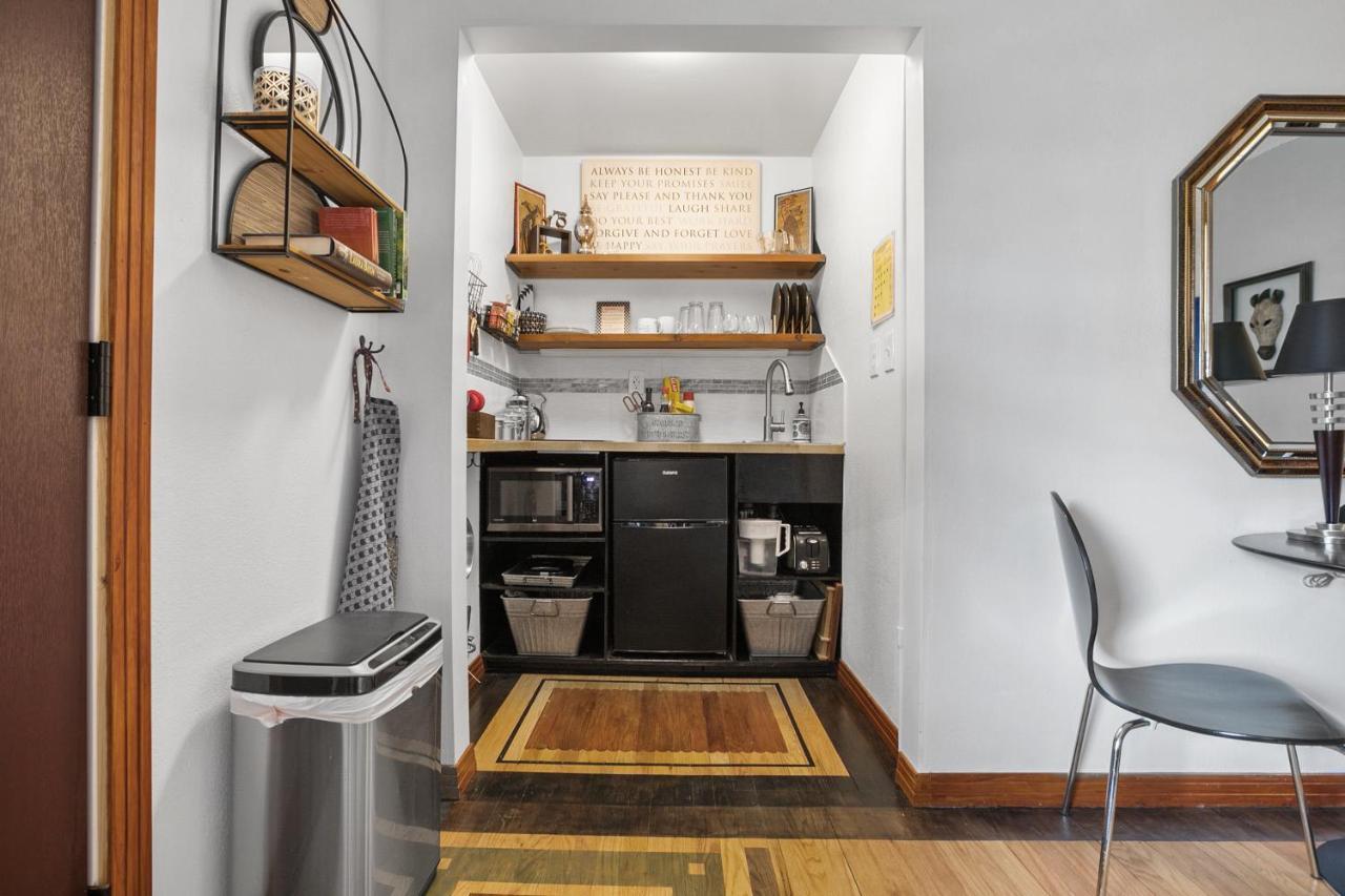 Luxury Oasis- 1 Bedroom Romantic Getaways Apartment