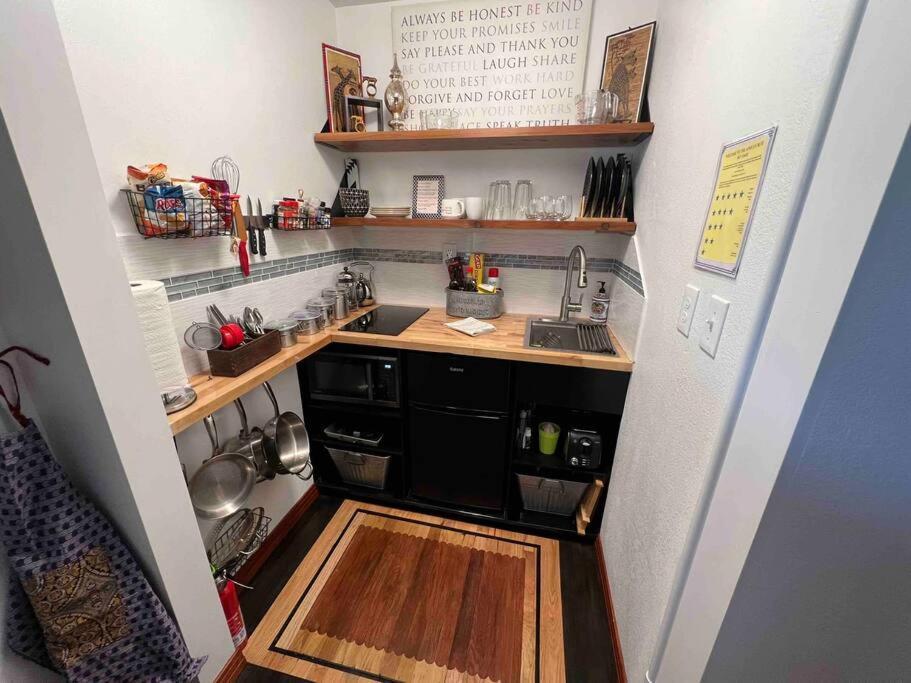 Apartment Luxury Oasis- 1 Bedroom Romantic Getaways Lubbock
