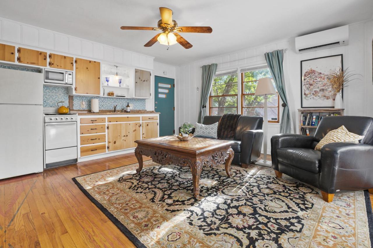 Luxury Oasis- 1 Bedroom Romantic Getaways Apartment *