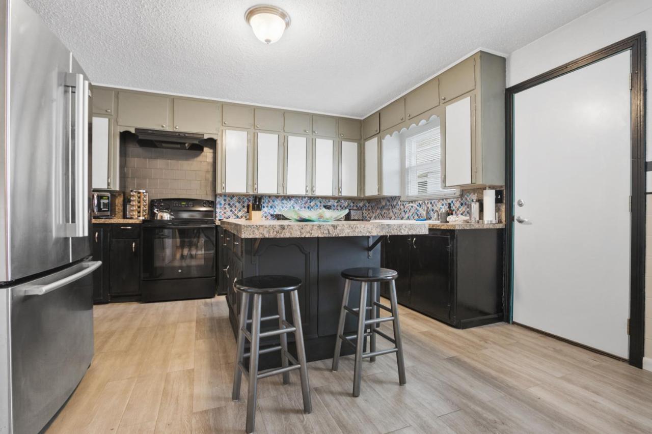 Apartment Luxury Oasis- 1 Bedroom Romantic Getaways *