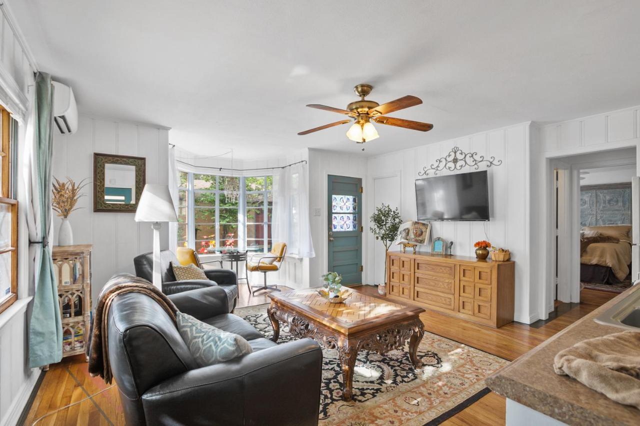 Luxury Oasis- 1 Bedroom Romantic Getaways Apartment *