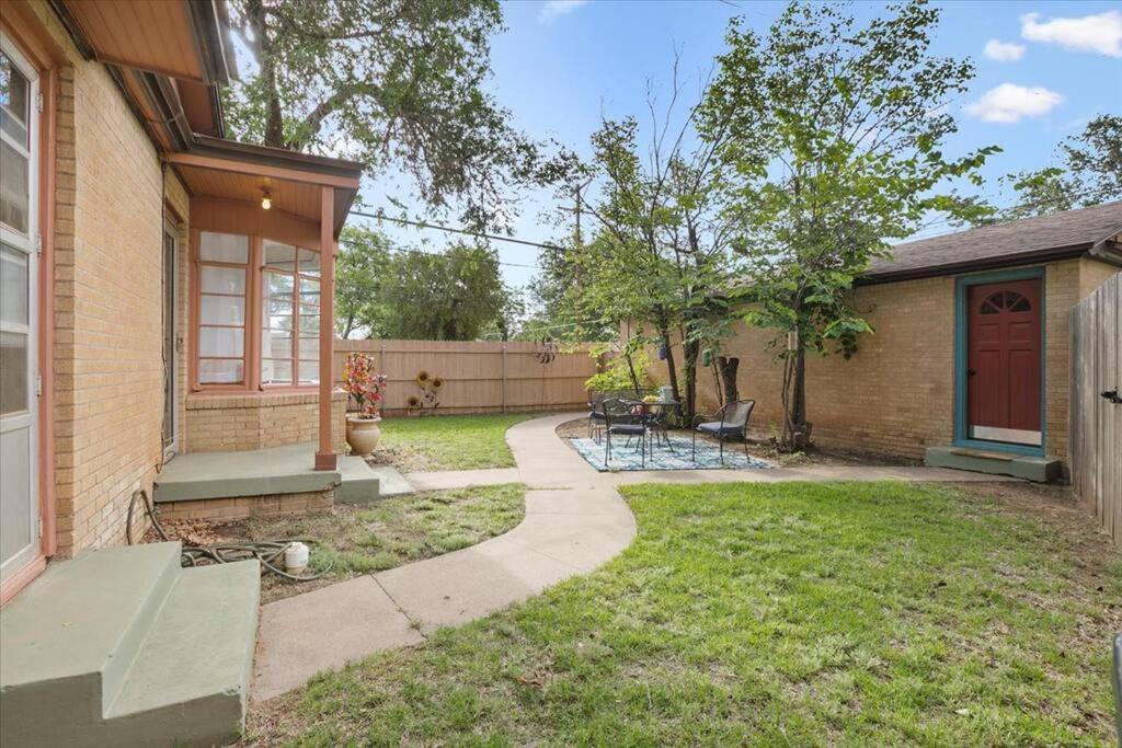 Luxury Oasis- 1 Bedroom Romantic Getaways * Lubbock