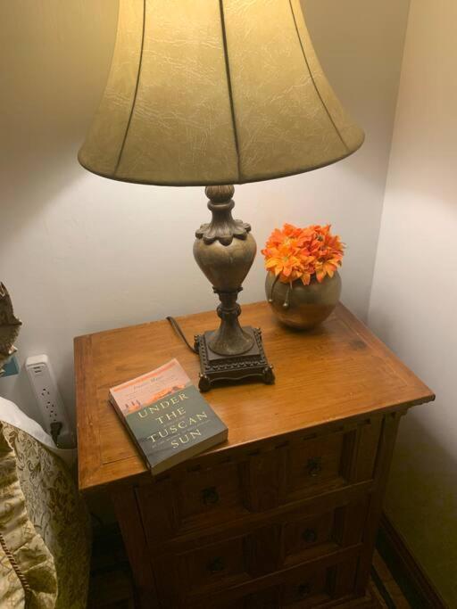 Luxury Oasis- 1 Bedroom Romantic Getaways Lubbock