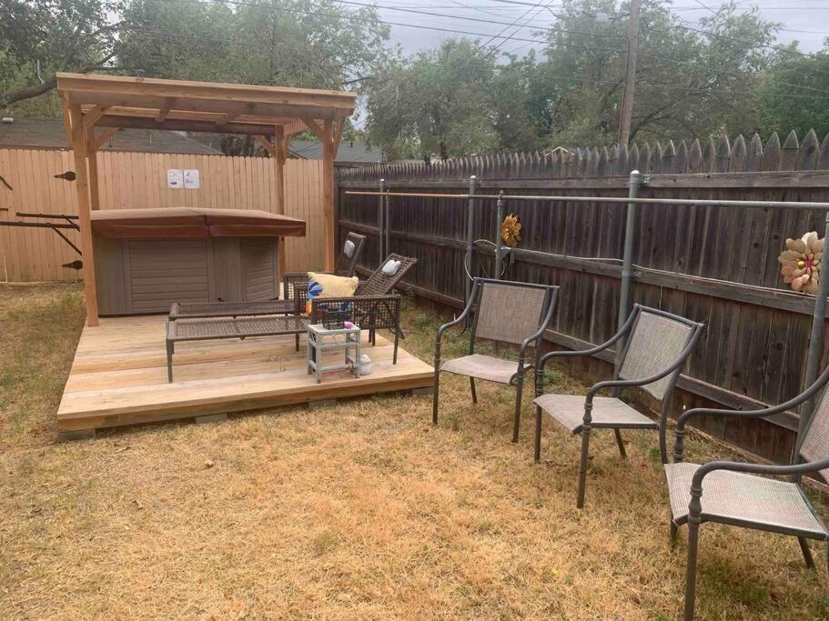 Apartment Luxury Oasis- 1 Bedroom Romantic Getaways Lubbock