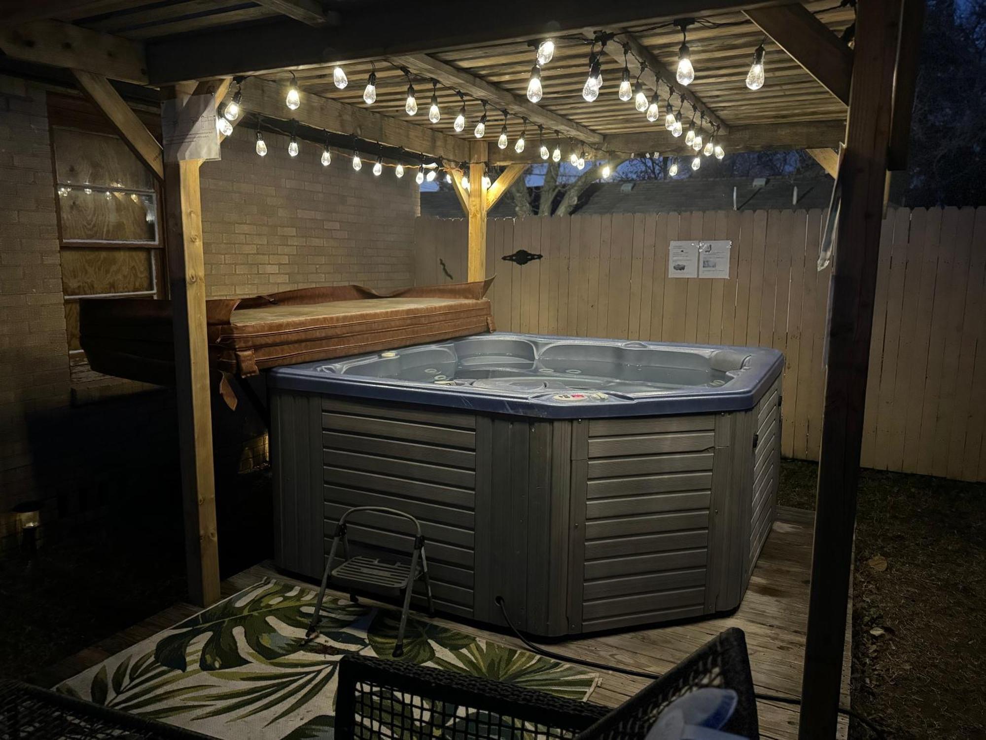 Apartment Luxury Oasis- 1 Bedroom Romantic Getaways Lubbock