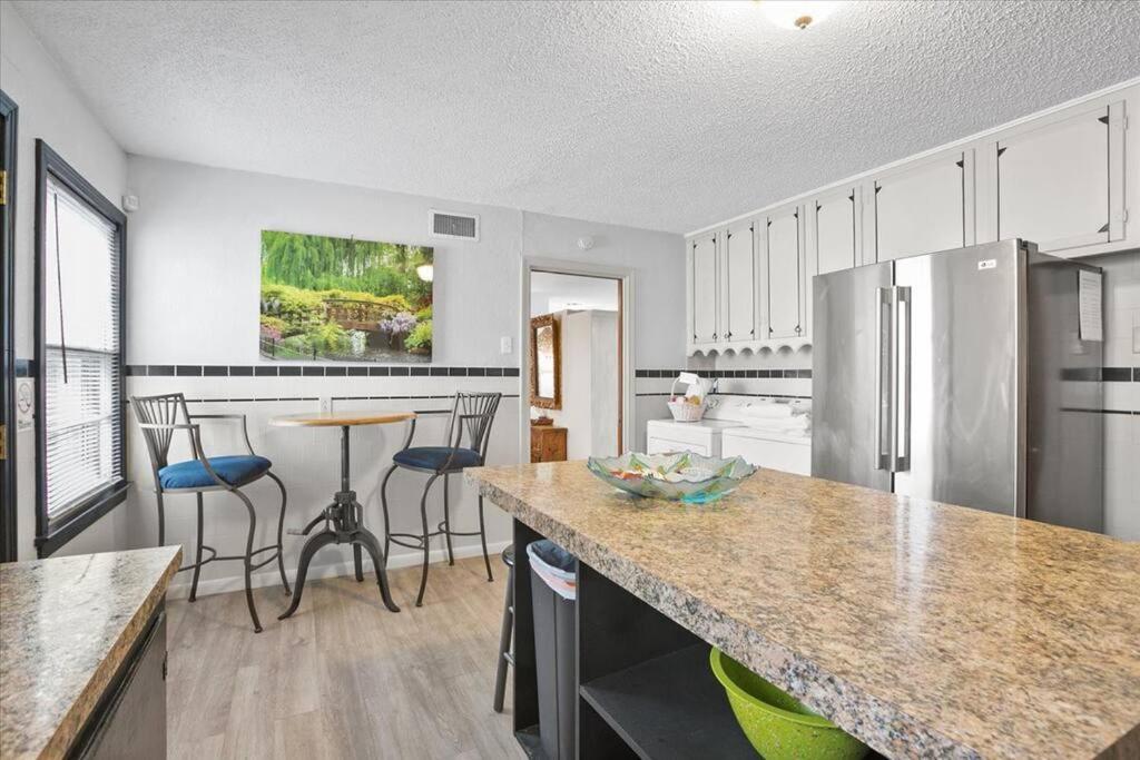 Luxury Oasis- 1 Bedroom Romantic Getaways Apartment Lubbock