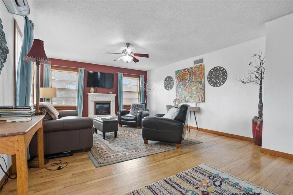 Luxury Oasis- 1 Bedroom Romantic Getaways Apartment *